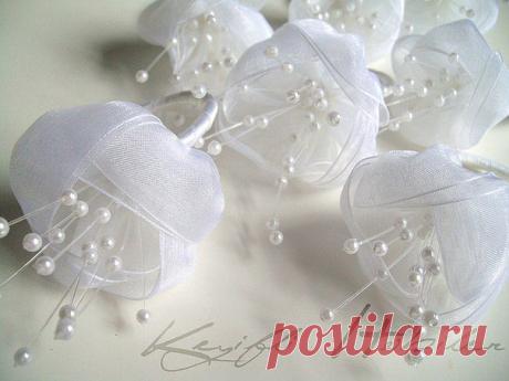 Цветы из лент! Не большое МК, но очень простое!