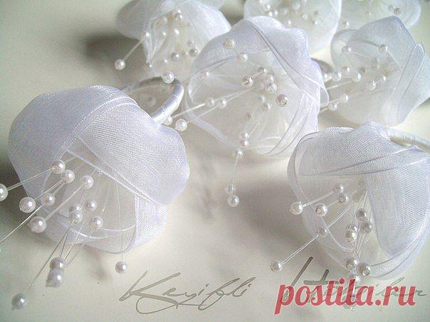 Цветы из лент! Не большое МК, но очень простое!
