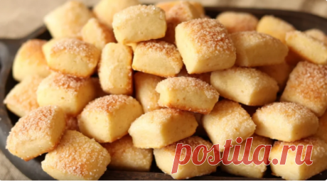 Очень простой и вкусный рецепт печенья на кефире за 20 минут Этот рецепт я люблю за его простоту, но несмотря на это, печенье получается мягким и безумно вкусным. Всего 20 минут, и вы можете пить чай с вкусненькими печенюжками.