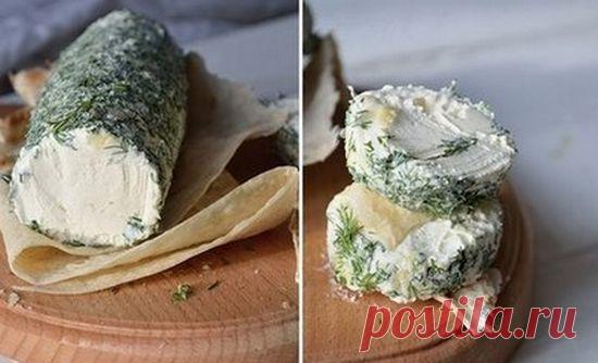 Творожный сыр из сметаны и кефира.