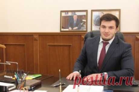 Baza: замглавы Буйнакска Османову оторвало кисть при взрыве гранаты. Чиновник доставлен в больницу.