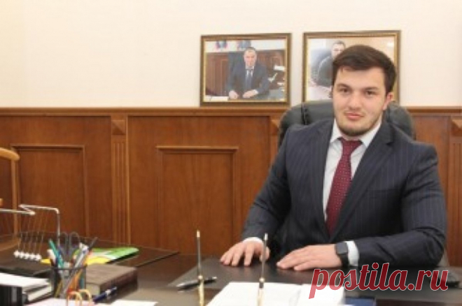 Baza: замглавы Буйнакска Османову оторвало кисть при взрыве гранаты. Чиновник доставлен в больницу.