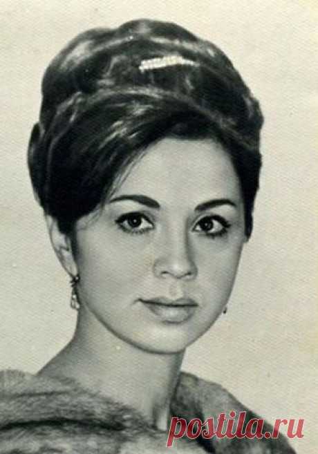 Актриса Лионелла Пырьева
