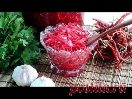 Хряпа кремлевская Закуска из капусты вкусная и хрустящая Для маринада:
↝ Вода – 600 мл
↝ Уксус 9 % - 100 мл
↝ Масло растительное – 50 мл
↝ Соль крупная – 20 г
↝ Сахар – 60 г
Для салата:
↝ Капуста – 1 кг
↝ Свекла – 2 шт
↝ Морковь – 2 шт
↝ Лук репка – 2 шт