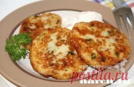 Картофельные сиченики с луком и беконом