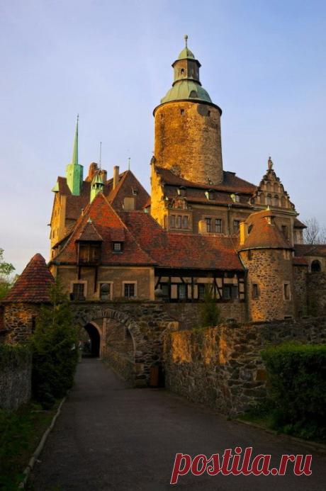 Republic of Awesome | visitheworld:Czocha Castle, Lower Silesia / Poland...