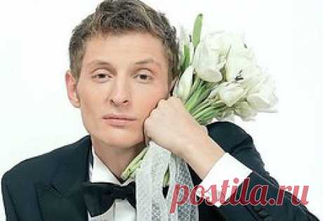 Ах, Клара Цеткин — молодчина!
Так загрузить мозги мужчинам!
И пусть всего один лишь день,
зато какая им "мигрень"...