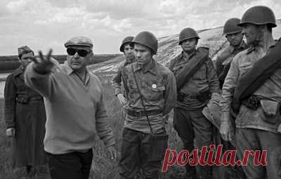 Кинополководец: как Сергей Бондарчук стал мастером батальных фильмов. Николай Долгин — о советском актере и режиссере, который превращал съемочную площадку в зону военных действий