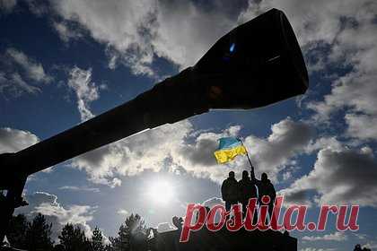 ВСУ выпустили по Перевальску в ЛНР ракету со шрапнелью. Вооруженные силы Украины (ВСУ) при обстреле населенного пункта Перевальск выпустили ракеты GMLRS M30A1 со шрапнелью. Уточняется, что удар был нанесен в черте города. На месте были обнаружены и изъяты части корпуса самой ракеты и поражающие элементы в виде вольфрамовых шариков.