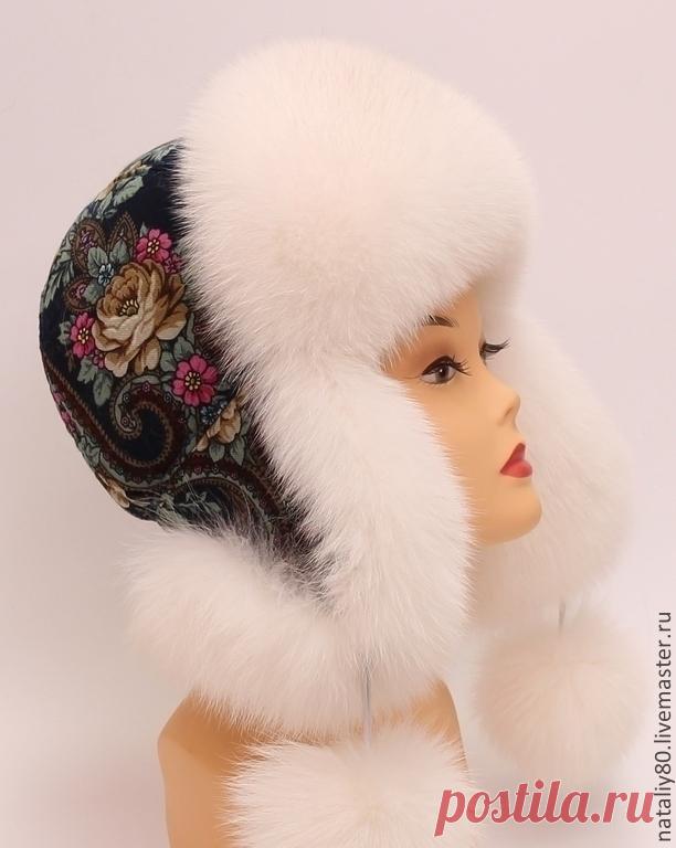 Шапка меховая женская с П-Посадским платком – купить на Ярмарке Мастеров – 4GRVRRU | Шапки, Обухово Шапка меховая женская с П-Посадским платком в интернет-магазине на Ярмарке Мастеров. Шапка женская для холодной зимы, выполнена из финского белого меха песца SAGA Royal  и комбинирована  Павлопосадским платком. Красивая и модная, мягкая и нежная, очень легкая и в тоже время достаточно теплая, позволяет чувствовать себя в ней всегда комфортно.
