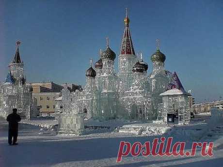 Город Губкинский Тюменская обл. Настоящие мастера сотворили это чудо изо льда. Это достойно внимания.