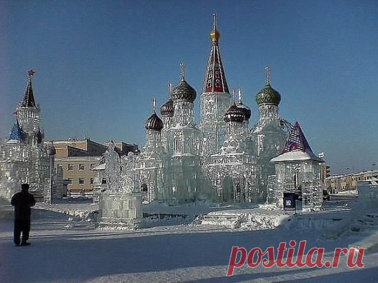 Город Губкинский Тюменская обл. Настоящие мастера сотворили это чудо изо льда. Это достойно внимания.