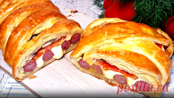 Пирог в стиле «пицца» из слоеного теста: быстро, просто и вкусно Пирог в стиле «пицца» из слоеного теста получается румяным, аппетитным! Начинка сочная, с тянущимся сыром! Перекус или выпечка к ароматному горячему чаю, просто замечательный! Намного вкуснее, чем пицца по заказу!