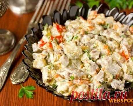 Салат со свиным языком, шампиньонами и овощами
