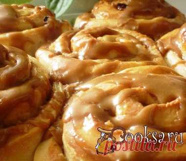 Булочки Челси Булочки очень вкусные,не приторные,глазурь восхитительная. сухие дрожжи — 1 ч.л.; сахар (щепотка) ; мука — 280 г; молоко (теплое) — 190 мл; корица — 1/4 ч.л.; сливочное масло (45г растопить + 15г растопить) — 60 г; Дополнительно ; изюм — 3 ст.л.; сахар коричневый — 25 г; мед — 1 ч.л.; Кофейная глазурь ; растопленое сливочное масло — 1 ч.л.; теплое молоко — 1 ст.л.; растворимый кофе — 2 ч.л.; сахарная пудра — 120 г;