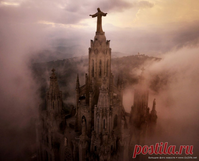 Испания. Храм Святого Сердца в Барселоне. Лучшие фото, по рассказам фотографа, удалось сделать в пасмурную погоду. Например, через 20 минут после этого вылета на Барселону обрушился сильный дождь с грозой.  |   Вокруг света на дроне. Захватывающие фото достопримечательностей мира - 1 » Большие фото новости