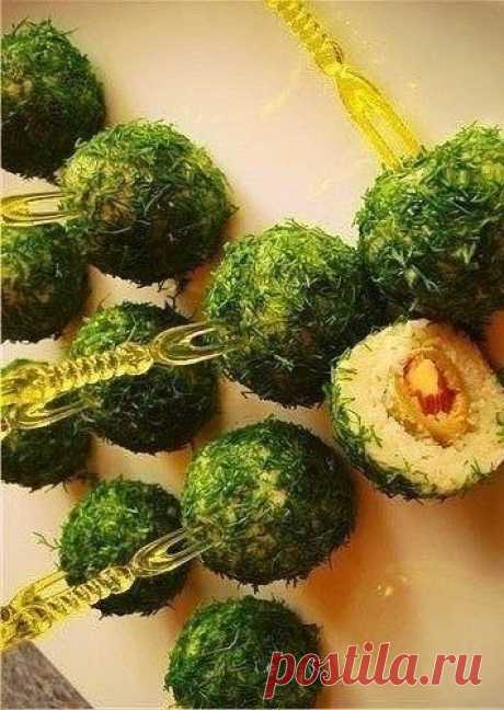 Чесночные шарики с миндалем