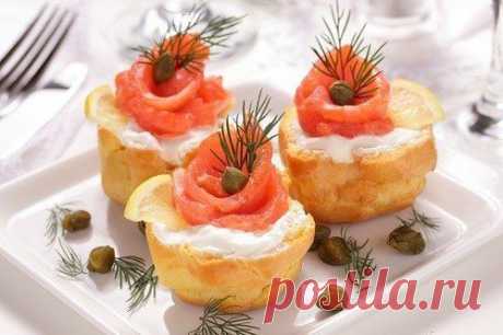 Закусочные профитроли со сливочной начинкой и малосольной семгой - Простые рецепты Овкусе.ру