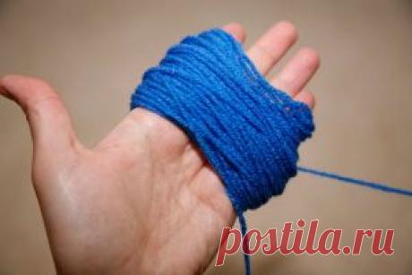 Как сделать помпоны из пряжи?