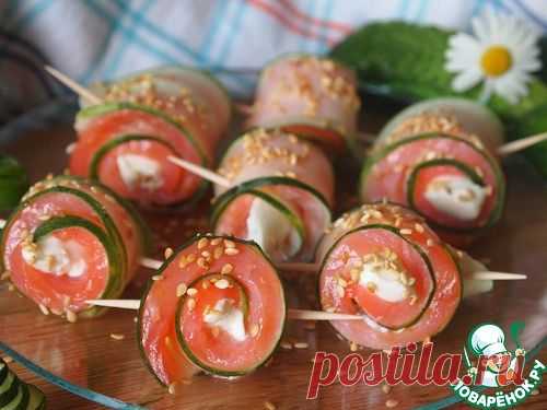 Закусочные рулетики из сёмги с огурцом.