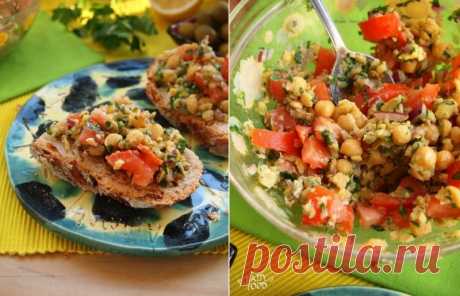 Закуска из нута, оливок, лука и томатов (постный рецепт).