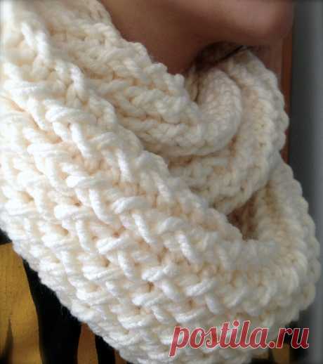 DIY: How to use a Knitting Loom to make an Infinity Scarf