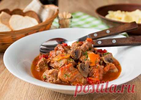 Свинина, тушенная с шампиньонами и сладким перцем | Вкусный блог - рецепты под настроение