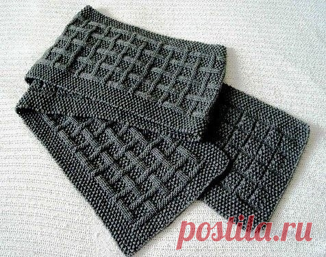 Мужской шарф простым, но эффектным узором спицами