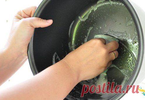 Как избавиться от неприятного запаха ранее приготовленных в мультиварке блюд, читайте здесь: