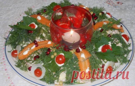 Рождественская кухня

Салат &quot;Рождественский&quot;
В Рождество пост уже окончен и на стол конечно же можно ставить блюда с любым видом мяса, птицы, рыбы и морепродуктами, но необходимо обращать внимание на то, чтобы рецепты рождественских салатов не были слишком тяжелыми - ведь выход из периода поста должен быть плавным, а Рождественский стол изобилует выпечкой, закусками, горячими блюдами и кондитерскими изделиями.