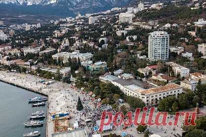В Крыму анонсировали новый иск против Украины. Глава комитета по законодательству крымского парламента Сергей Трофимов анонсировал новый иск против Украины. Он заявил, что следующий иск Крыма к украинским властям о возмещении ущерба будет связан с энергетической блокадой. «Следующий иск по энергоблокаде. Работа по его подготовке ведется», — сказал он.