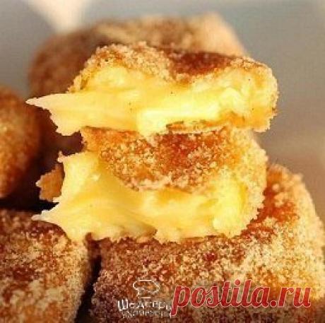 ЖАРЕНОЕ МОЛОКО 
Звучит фантастически 

ИНГРЕДИЕНТЫ:
● 0,5 л молока,
● 150 г сливочного масла,
● 300 г муки,
● 150 г сахара,
● 3 яйца,
● 250 г панировочных сухарей,
● растительное масло для жарки,
● немного порошка корицы,
● кожура половины лимона.

ПРИГОТОВЛЕНИЕ:
1. Сливочное масло бросить в сотейник и поставить его на огонь. Пока оно растапливается, отделить желтки от белков.
2. Когда масло растопится, убавить огонь и всыпать в сотейник примерно две трети муки, просеянной...