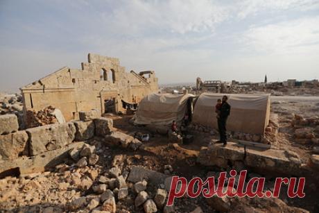 Коалиция во главе с США нанесла удары на востоке Сирии. Международная коалиция во главе с США заявила, что во вторник, 4 января, в порядке самообороны нанесла удары по огневым позициям в провинции Дейр-эз-Зор на северо-востоке Сирии. Силы коалиции осуществляли наблюдение за несколькими площадками запуска ракет непрямого действия.