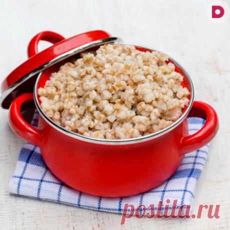 Историки утверждают, что перловку любил есть на завтрак сам Петр I. Впрочем, эту крупу есть за что любить: в ее составе много клетчатки, полисахаридов, лизина, витаминов и минеральных веществ.