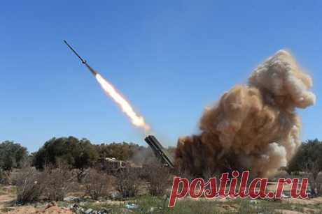 Стало известно о создании в России новой РСЗО с умными боеприпасами. В России создают новую 300-миллиметровую реактивную систему залпового огня (РСЗО) «Сарма» повышенной мобильности. Новинка будет способна вести огонь «умными» управляемыми высокоточными боеприпасами.