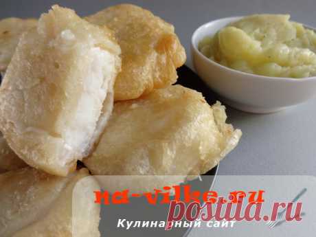 Жареная треска в кляре с чесночным соусом (бакалярос и скордаля)
