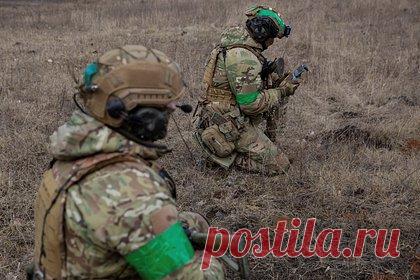 Барражирующие беспилотники попытались атаковать российские таможенные пункты. Барражирующие беспилотники Вооруженных сил Украины (ВСУ) пытались атаковать таможенные пункты в Белгородской области. Об этом сообщил Mash в Telegram. Барражирующие беспилотники представляют собой дроны, которые могут долгое время летать в районе цели в ожидании отмашки. Всего попытку атаки предприняли три дрона.