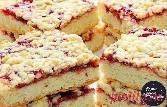 Тертый пирог к чаю - просто и вкусно!

Ингредиенты:
● Варенье
● 250 г маргарина или сливочного масла
● 2-2,5 стакана муки
● 1 стакан сахара
● 2 яйца
● 1 пакетик ванильного сахара
● 1 пакетик разрыхлителя
Приготовление:
1. Замороженное масло или маргарин натереть на терке.
2. Добавить все остальные компоненты кроме варенья.
3. Замесить однородное тесто. Полученное тесто разделить на 2 части. Одна часть побольше, вторая поменьше. Поместить большой кусок теста в холодильник. ...