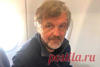 Эмир Кустурица пообещал поставить в России «Время цыган». Сербский кинематографист и музыкант Эмир Кустурица во время концерта своей группы No Smoking Orchestra в Сочи рассказал о творческих планах. Назначенный главным режиссером Центрального театра российской армии пообещал поставить спектакль по своему фильму 1988 года «Время цыган».
