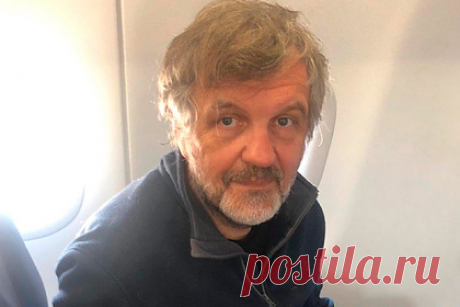 Эмир Кустурица пообещал поставить в России «Время цыган». Сербский кинематографист и музыкант Эмир Кустурица во время концерта своей группы No Smoking Orchestra в Сочи рассказал о творческих планах. Назначенный главным режиссером Центрального театра российской армии пообещал поставить спектакль по своему фильму 1988 года «Время цыган».