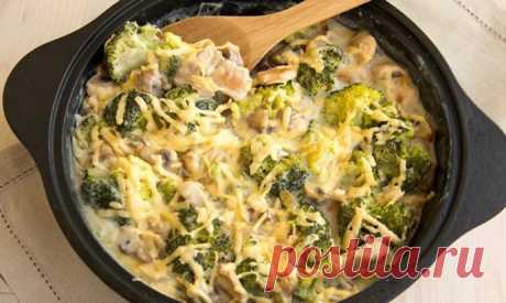 ​Запеканка из брокколи, курицы и грибов