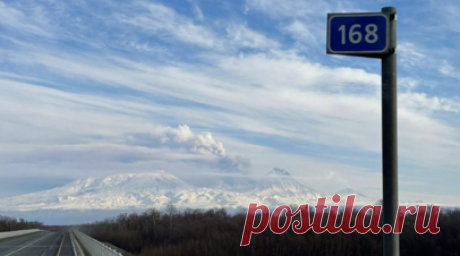 На Камчатке восстановили прерванное из-за вулкана движение по дороге у Ключей. На Камчатке восстановили движение по дороге между посёлками Мильково, Ключи и Усть-Камчатск. Ранее она была перекрыта грязекаменными потоками от извержения вулкана Ключевской. Читать далее