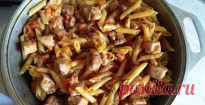 Интересный татарский способ приготовить макароны с мясом - Сабрина  Изюминка рецепта в том, что готовить макароны в будете в том же соусе, в котором готовили мясо – поэтому расход продуктов получится минимальный. Для приготовления вам потребуются такие ингредиенты: — баранина, 500 г; — макароны, 400 г; — лук и морковь по 1 шт; — помидоры, 2 шт; — чеснок, 34 зубчика; — петрушка и […]