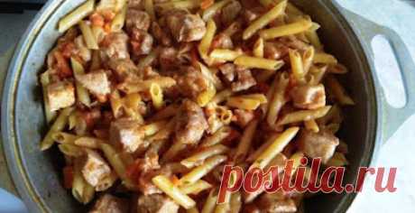 Интересный татарский способ приготовить макароны с мясом - Сабрина  Изюминка рецепта в том, что готовить макароны в будете в том же соусе, в котором готовили мясо – поэтому расход продуктов получится минимальный. Для приготовления вам потребуются такие ингредиенты: — баранина, 500 г; — макароны, 400 г; — лук и морковь по 1 шт; — помидоры, 2 шт; — чеснок, 34 зубчика; — петрушка и […]