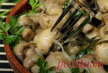 Сказочная закуска из шампиньонов. Вкусные маринованные грибы: рецепт на праздничный стол Шампиньоны не только вкусны, но и легко поддаются кулинарной обработке, что делает их отличной основой для множества различных закусок. Они великолепно сочетаются с различными начинками, приправами и добавками, что открывает безграничные возможности для кулинарного эксперимента. В Европе грибы приобрели популярность с конца 17 века и с тех пор заняли прочное место в гастрономии различных стран. […]