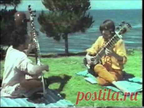 Ravi Shankar teaches George Harrison how to play sitar 1968 (Rishikesh, India HQ RARE)
