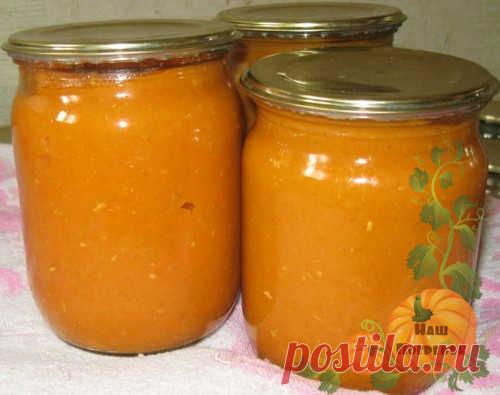 У меня много способов приготовления на зиму кабачковой икры. Я даже не могу сказать, какая из них самая вкусная. Предлагаю лучшие рецепты обжаренной и вареной, в кастрюле и в мультиварке. Икра из кабачков с яблоками очень нежная, добавляю корицу обязательно. Еще закатываю закуску с болгарским перцем и томатной пастой, тоже получается отменно