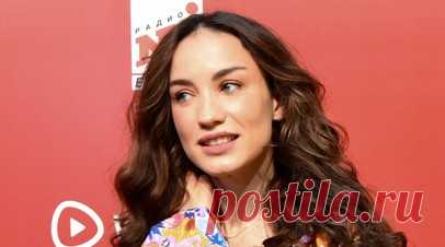 Певица Дайнеко рассказала, что неизвестный проник в её номер в отеле в Якутске. Певица Виктория Дайнеко рассказала, что неизвестный мужчина, представившись организатором концерта выпускников «Фабрики звёзд», проходившем в Якутске, получил ключи и проник в её номер. Читать далее