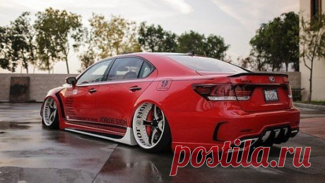 Lexus LS460.