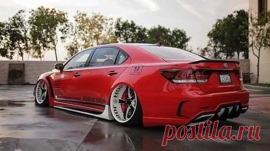 Lexus LS460.